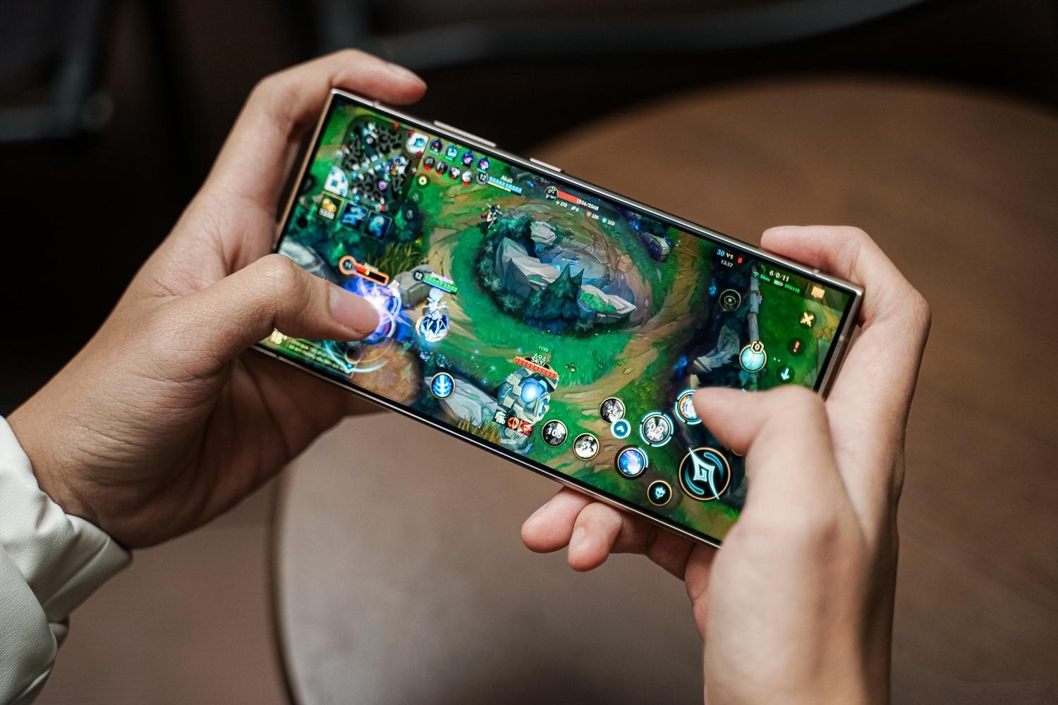 1 ngày cày game với Galaxy S24 Ultra: Trò nào cũng mượt, máy mát chạy êm, "phê" hơn cả là màn hình siêu sáng và pin bền- Ảnh 2.