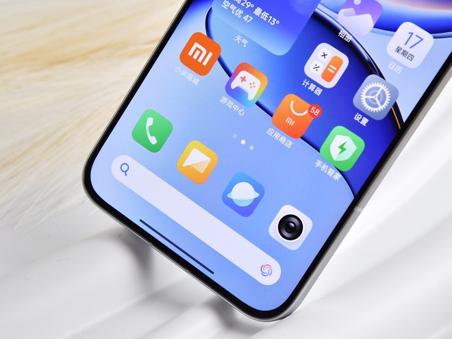 Ngắm kỹ điện thoại mới của Xiaomi: Pin khủng 7.550mAh Ngắm kỹ điện thoại mới của Xiaomi: Pin khủng 7.550mAh