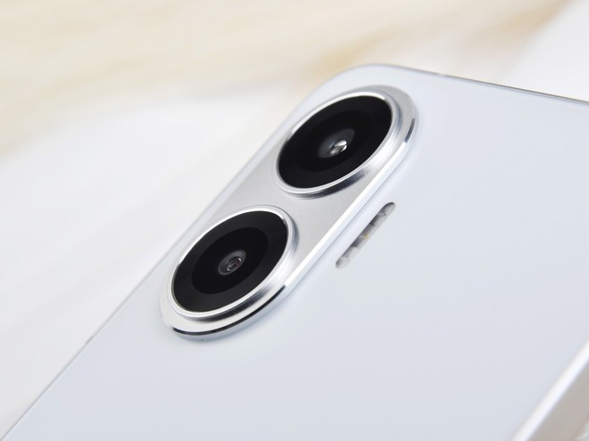 Ngắm kỹ điện thoại mới của Xiaomi: Pin khủng 7.550mAh Ngắm kỹ điện thoại mới của Xiaomi: Pin khủng 7.550mAh