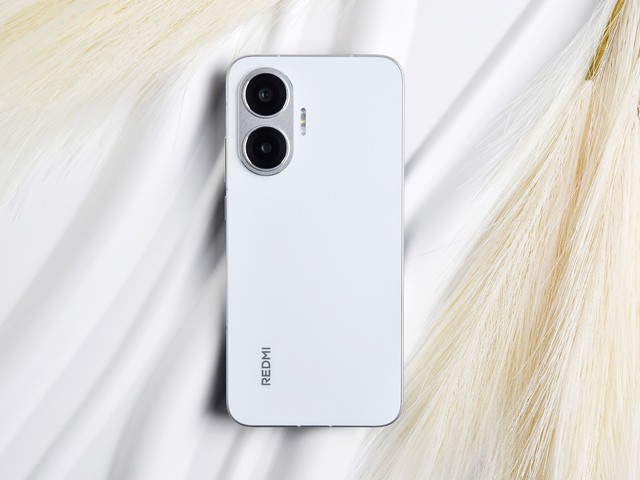 Ngắm kỹ điện thoại mới của Xiaomi: Pin khủng 7.550mAh Ngắm kỹ điện thoại mới của Xiaomi: Pin khủng 7.550mAh